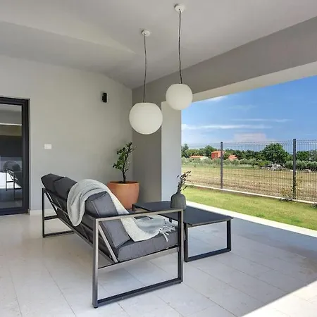 Sain By Istrialux Villa *